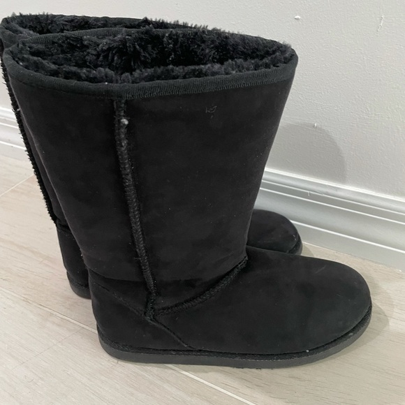 Girls black slip on boots size 5 (kids) - Picture 3 of 5